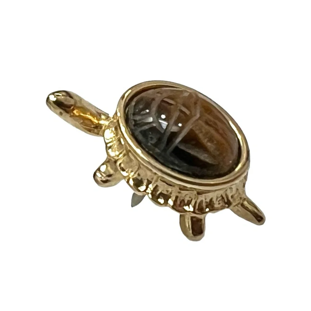 VINTAGE TURTLE LAPEL PIN WITH BROWN CARVED SCARAB DESIGN SHELL